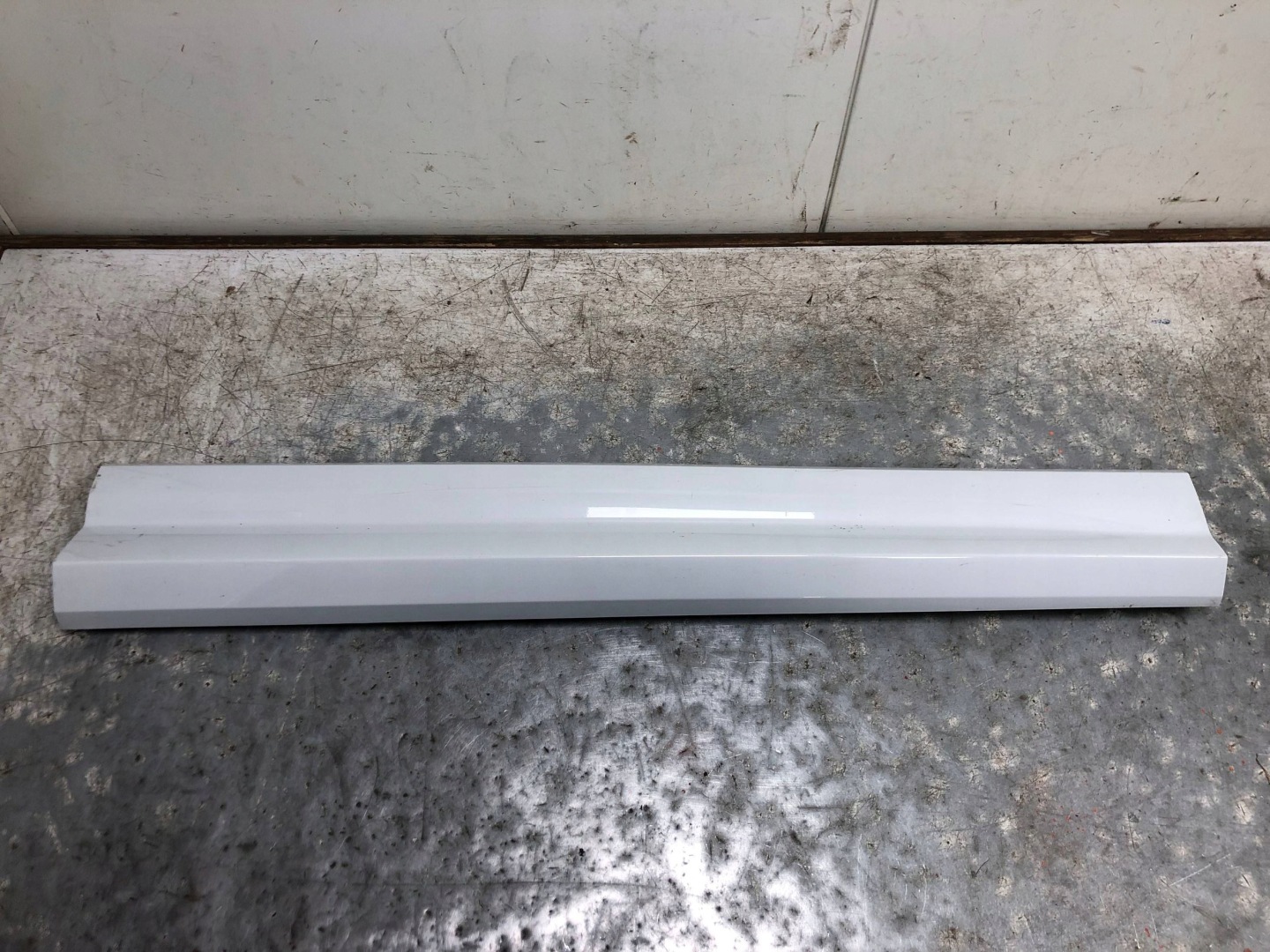 moulding door right front AUDI Q2 S-LINE 81A853960A