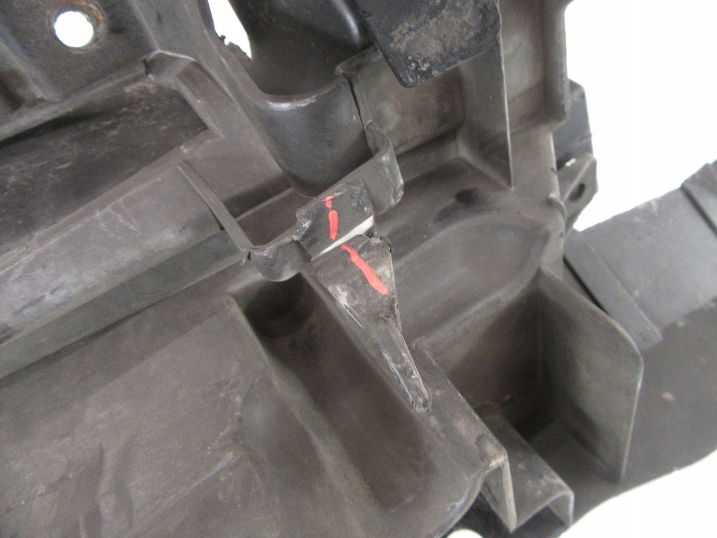 GRIGLIA radiatore Paraurti Traversa Supporto Mazda 3 BL
