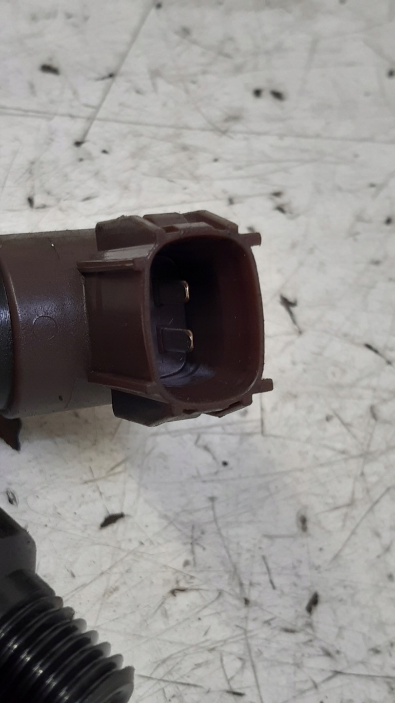 injector 04F00841 Toyota Avensis T27