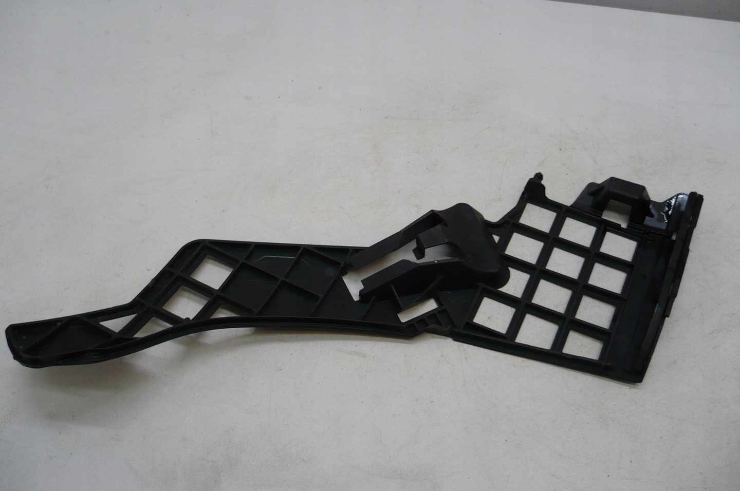 MERCEDES CLA W117 support holder of a bumper left front original 13