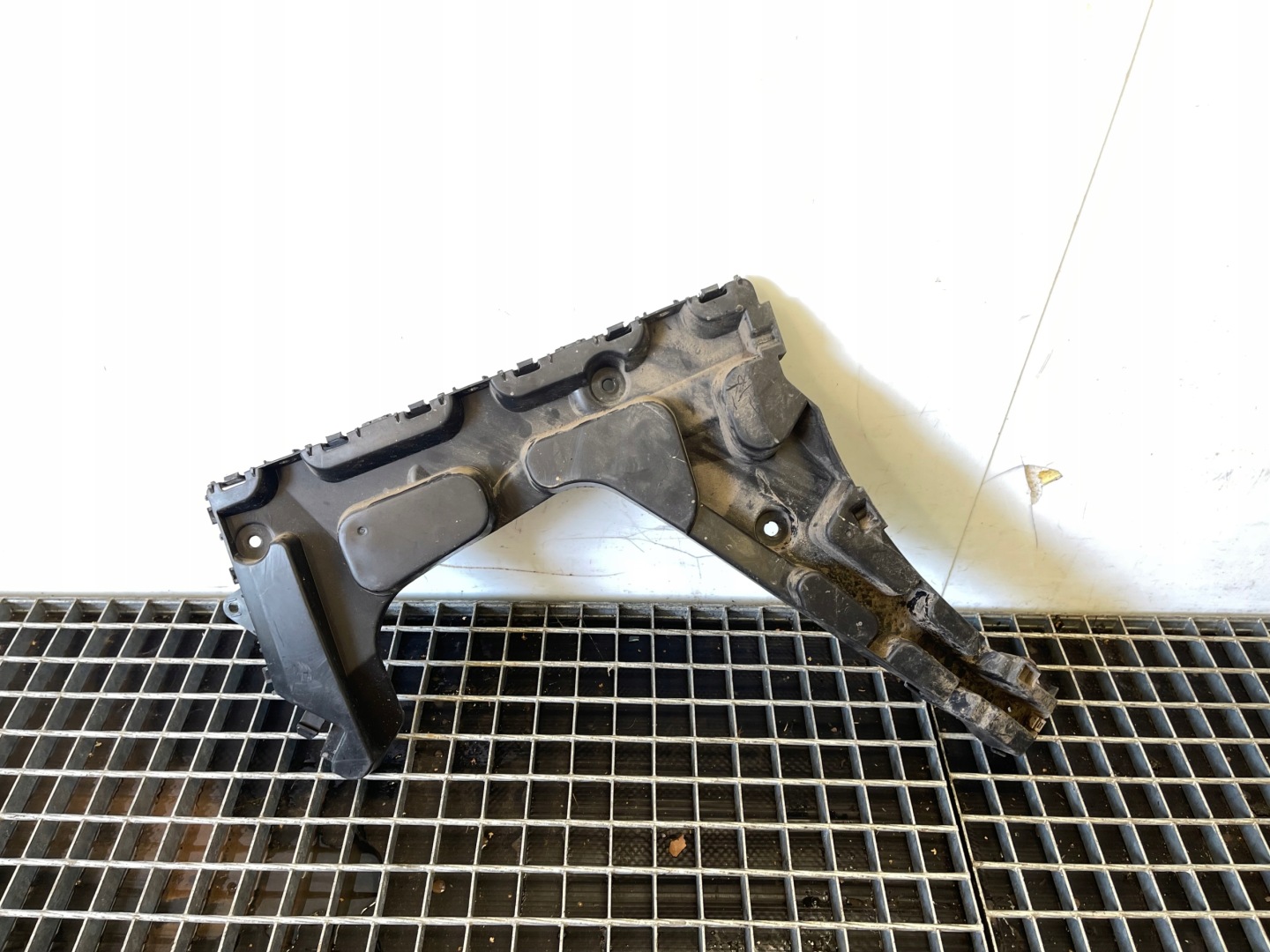 bumper bracket right rear part SEAT LEON III 12-16 5F9807376B