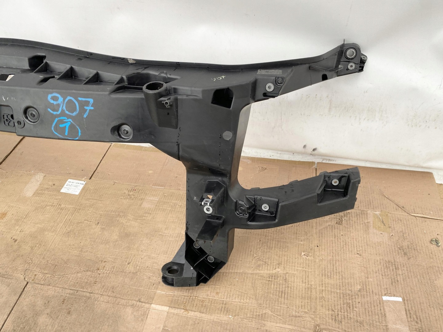 Sprinter W907 W910 2017- pillar iron support panel for radiators 907 910 original