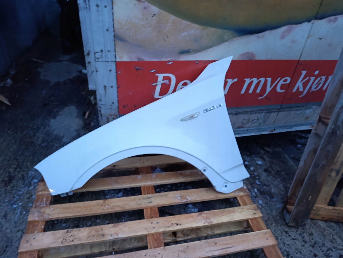 fender left front left front bmw X3 E83 A300 ALPINWEISS