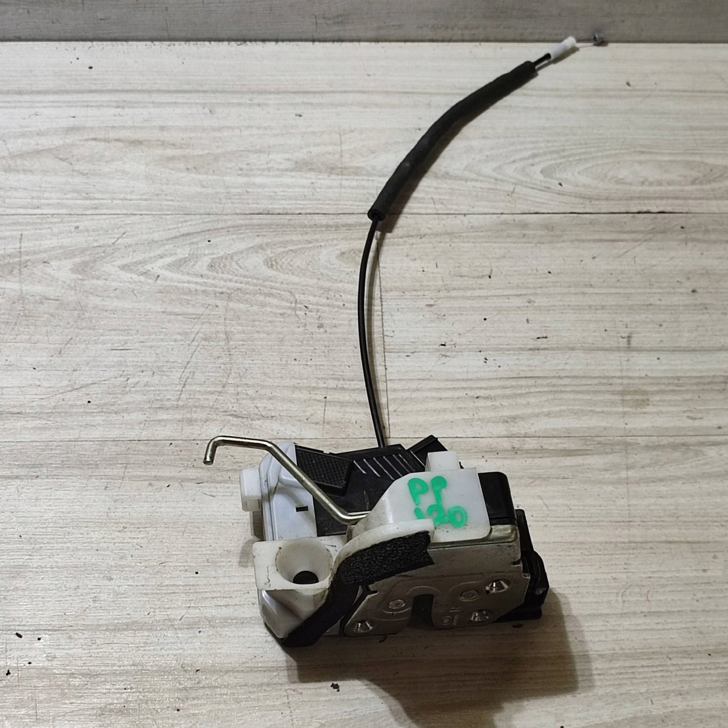 lock door front side right Hyundai i20 81320C8040