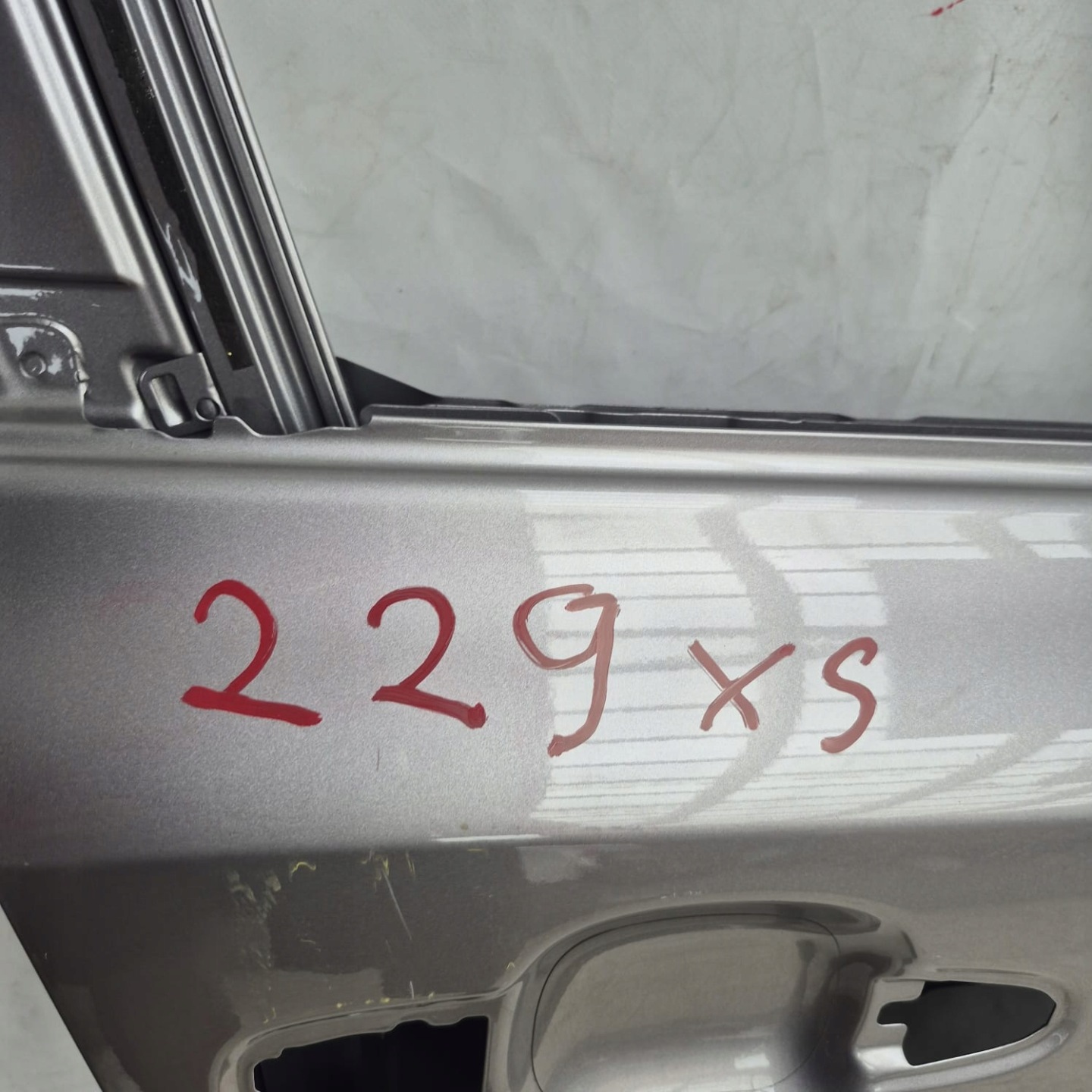TOYOTA C-HR and 1 16-23 door front front right