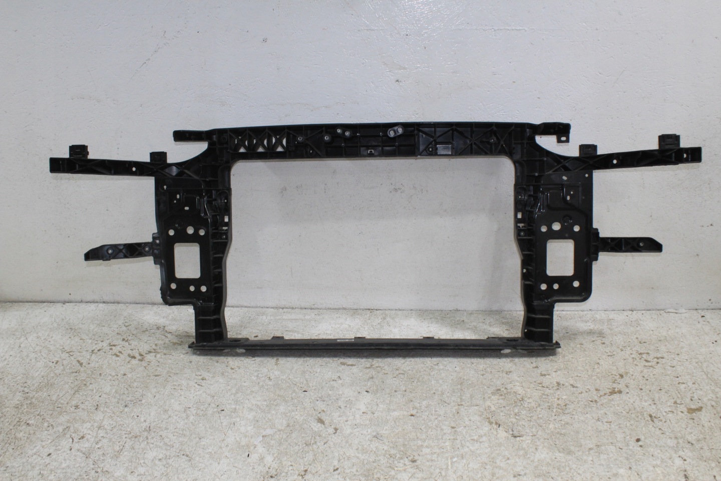 Hyundai Kona pillar iron support panel for radiators 64101-J9000
