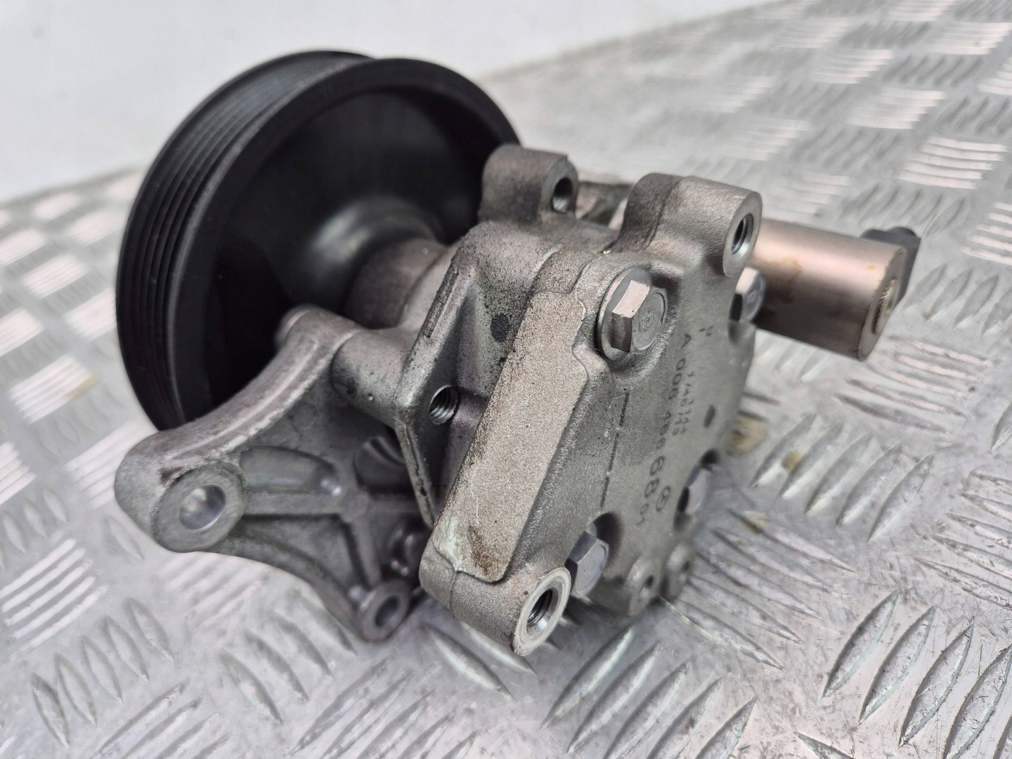Mercedes C200 CGI W204 servo pump A0064666801