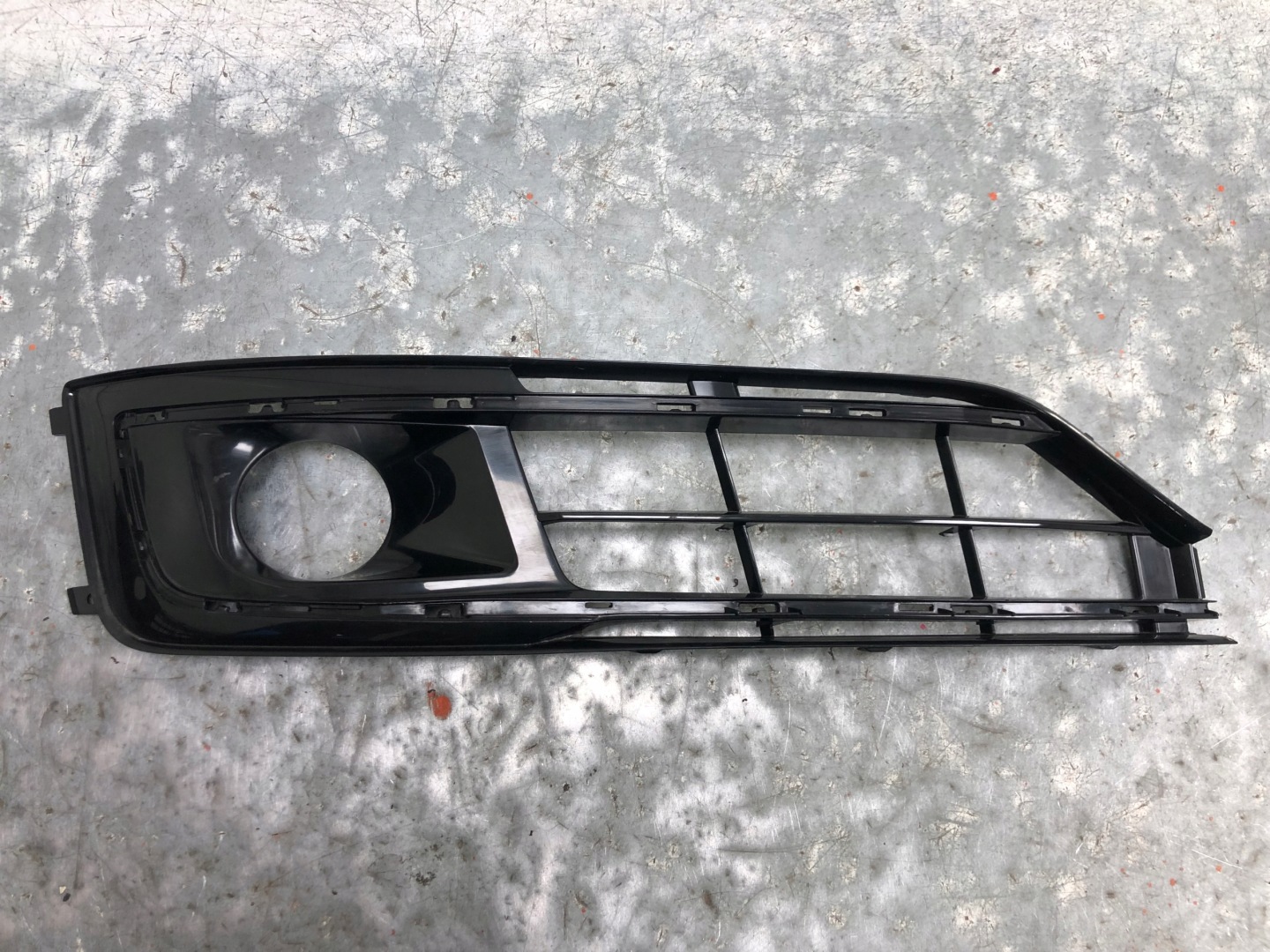 grid fog lights right front AUDI A8 D4 LIFT 4H0807680P