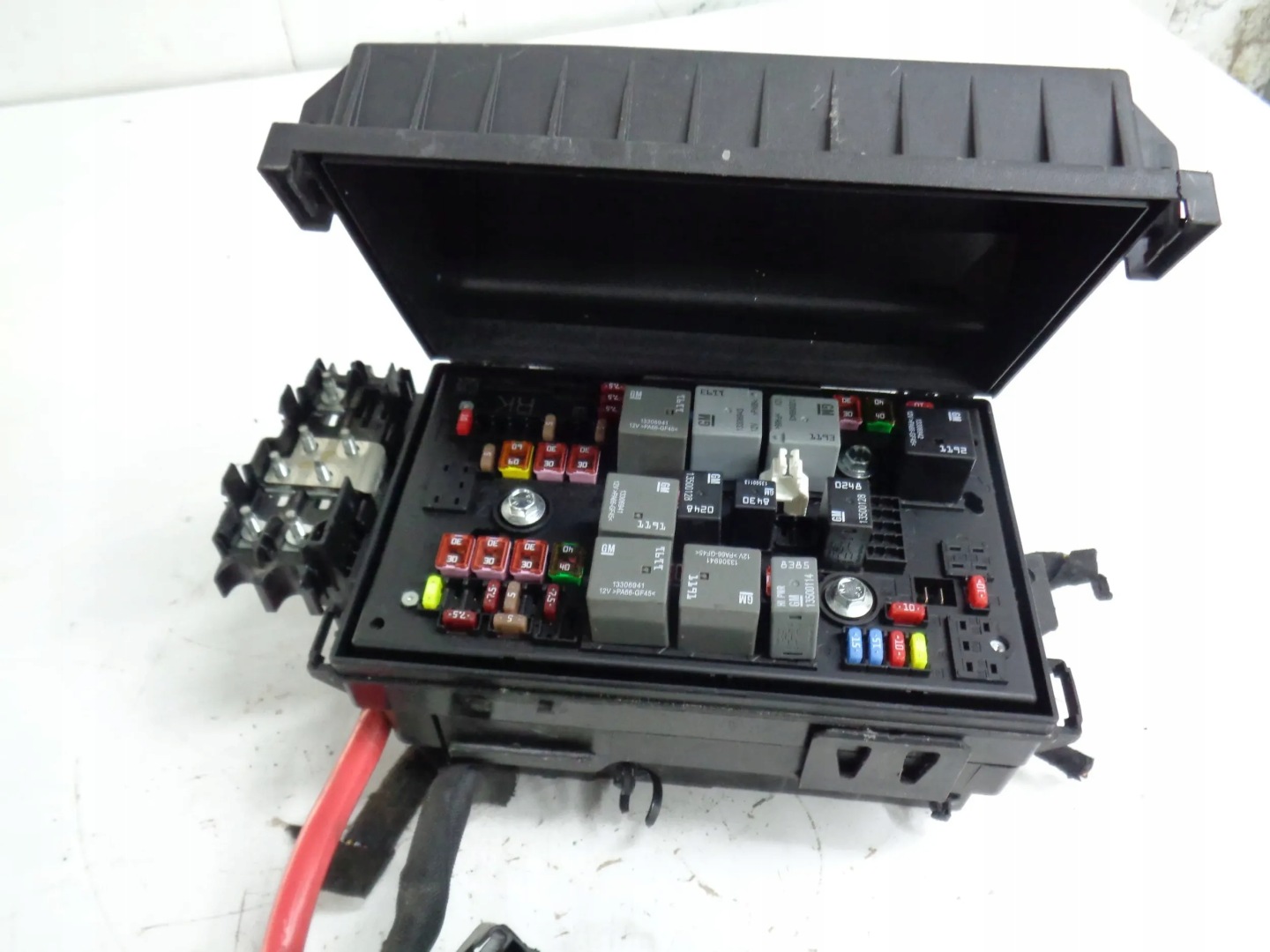 OPEL ASTRA J MODULE FUSIBLES KLEMA13318784
