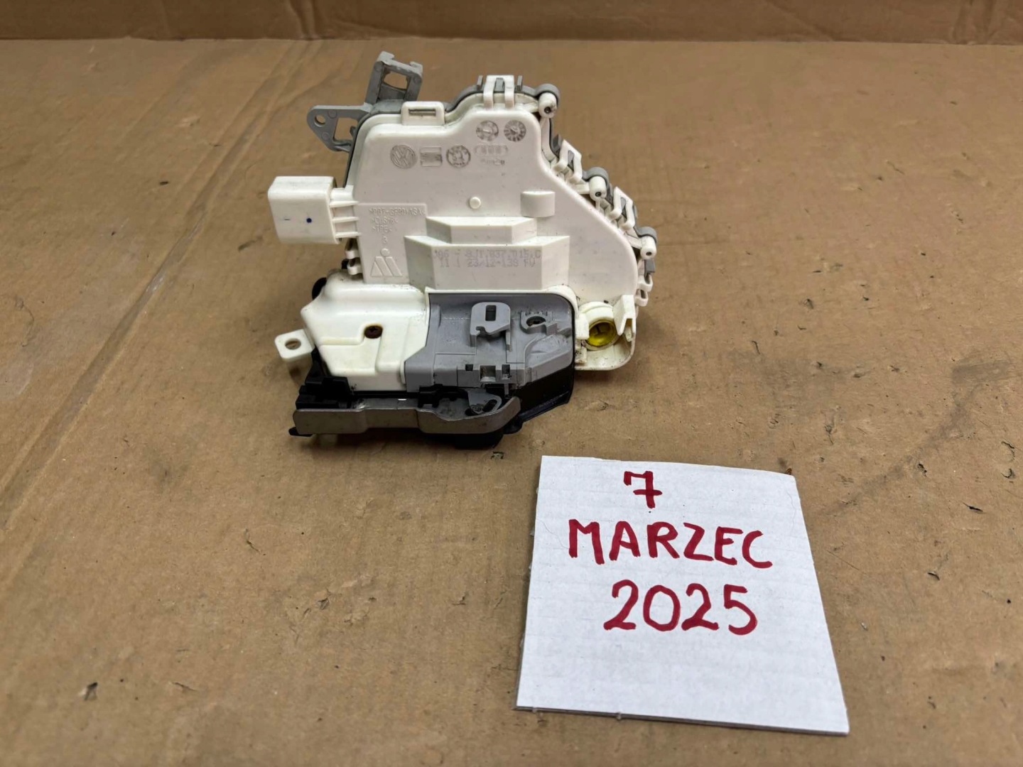 lock door left front AUDI LAMBORGHINI HURACAN VW TOUAREQ 8J1837015C