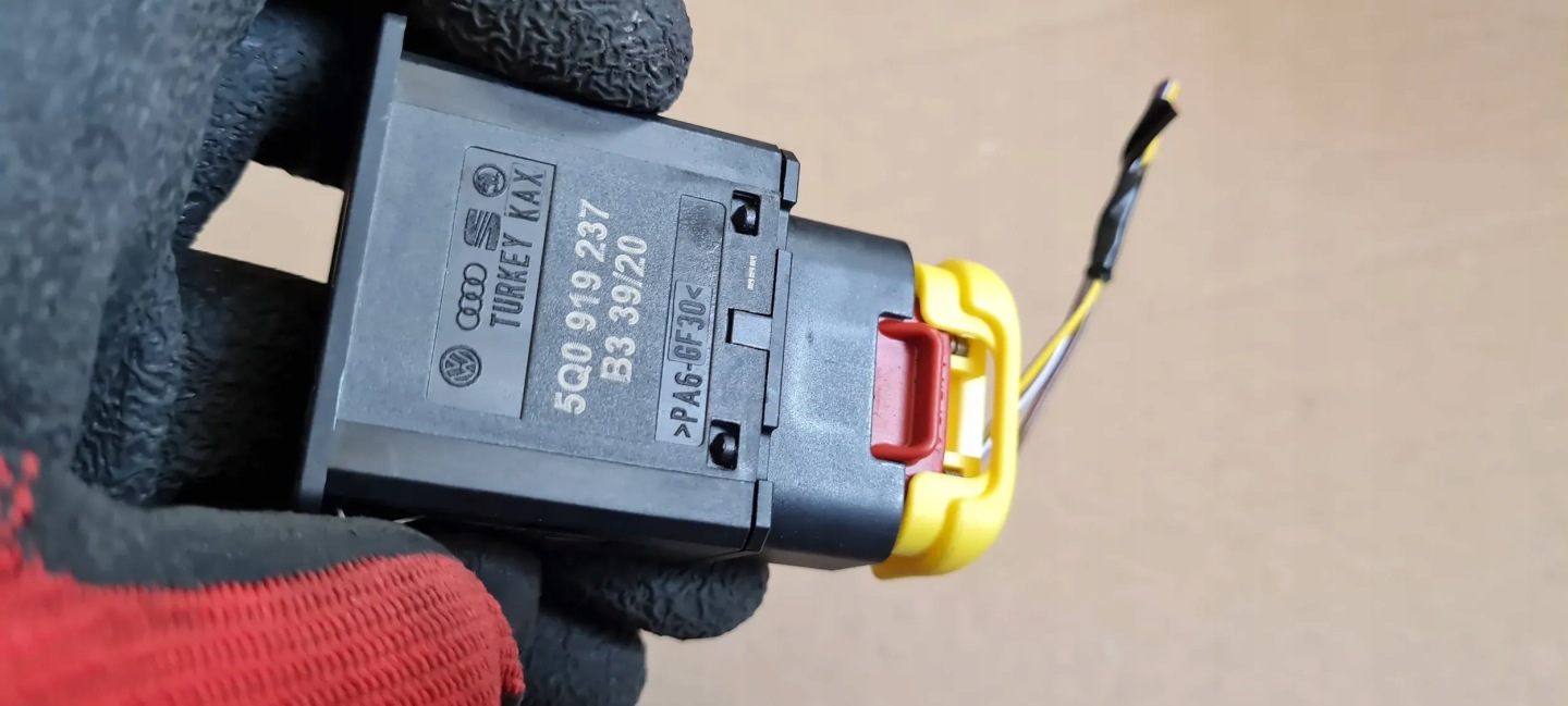 S3 8Y A3 switch button airbag connecting spoiler 5Q0919237 A4 B9 A5 8W Q5