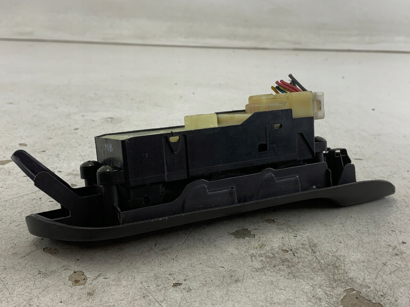 NISSAN PRIMERA P11 PANEL okna levý předek