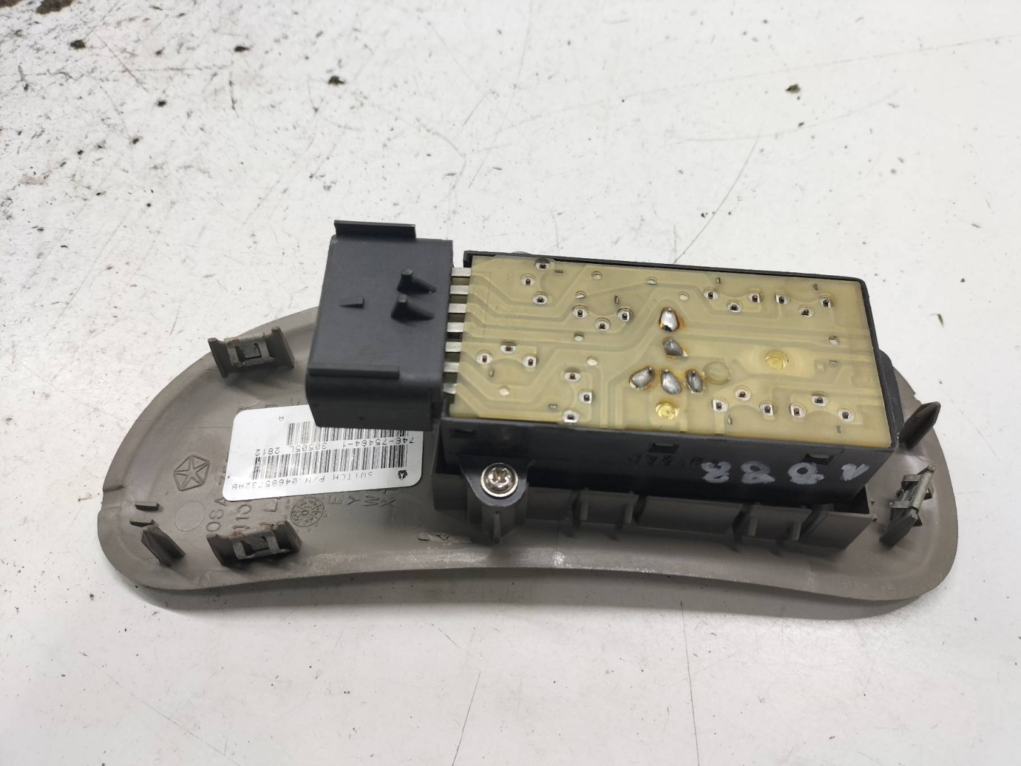window control switch left front 04685732AB Dodge RAM III (2001-2009)