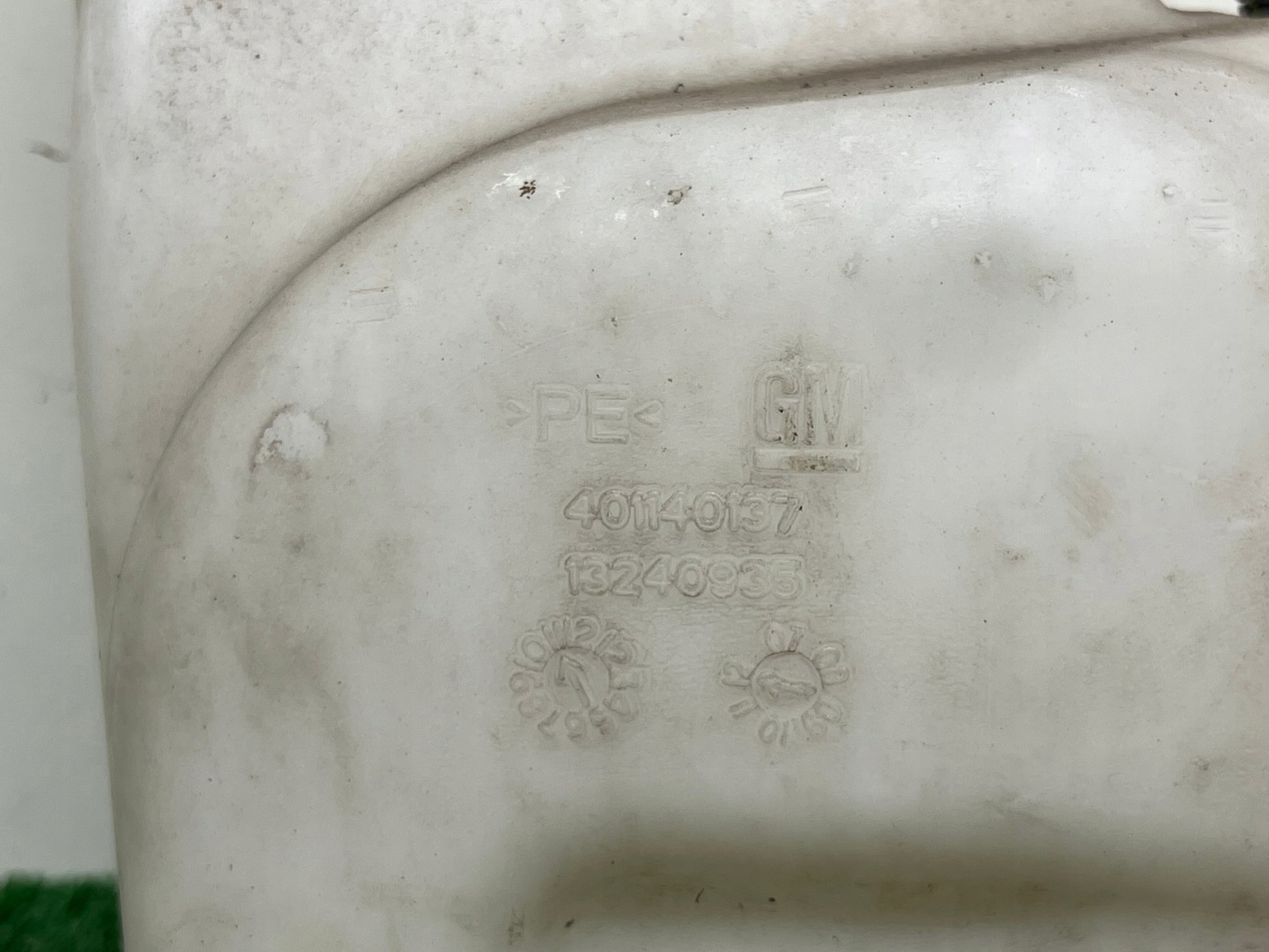 washer fluid tank OPEL INSIGNIA 401140137