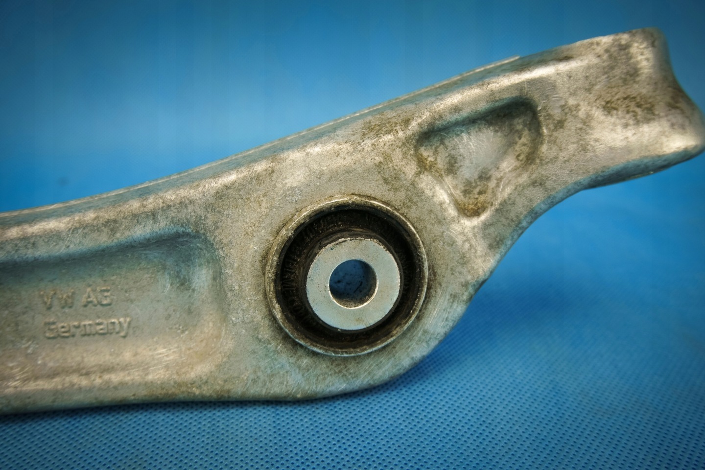 arm nosny front right Audi A4 8W B9 A5 F5 8W0407152A