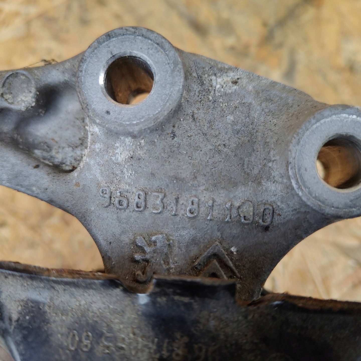 engine mount Citroen C3 9683181180
