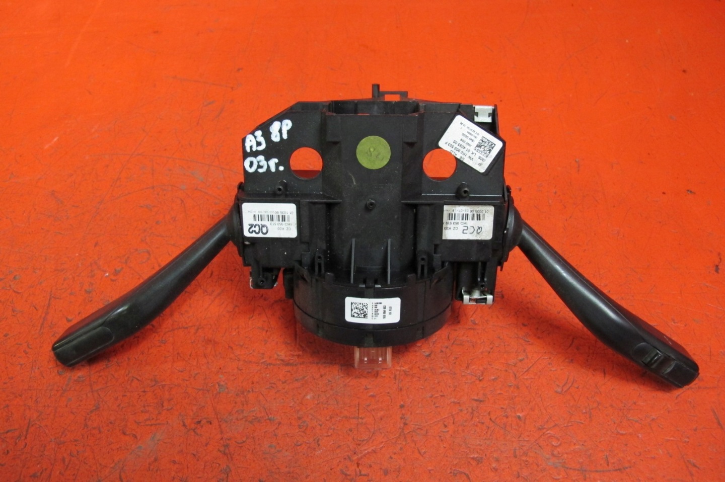AUDI A3 8P VW SEAT SKODA steering wheel levers and controls ring airbag control