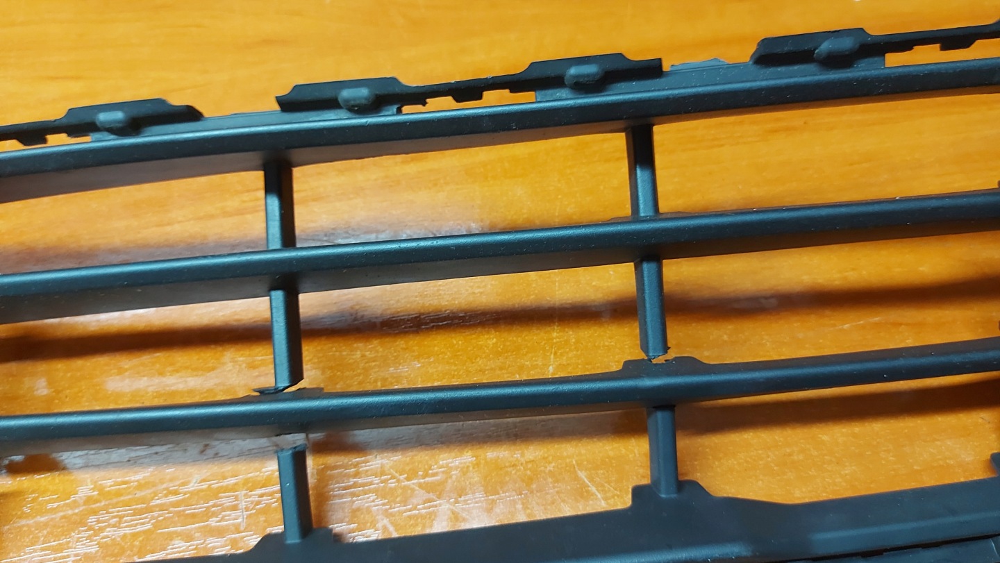 grid of a bumper central front front VOLVO XC60 II 19