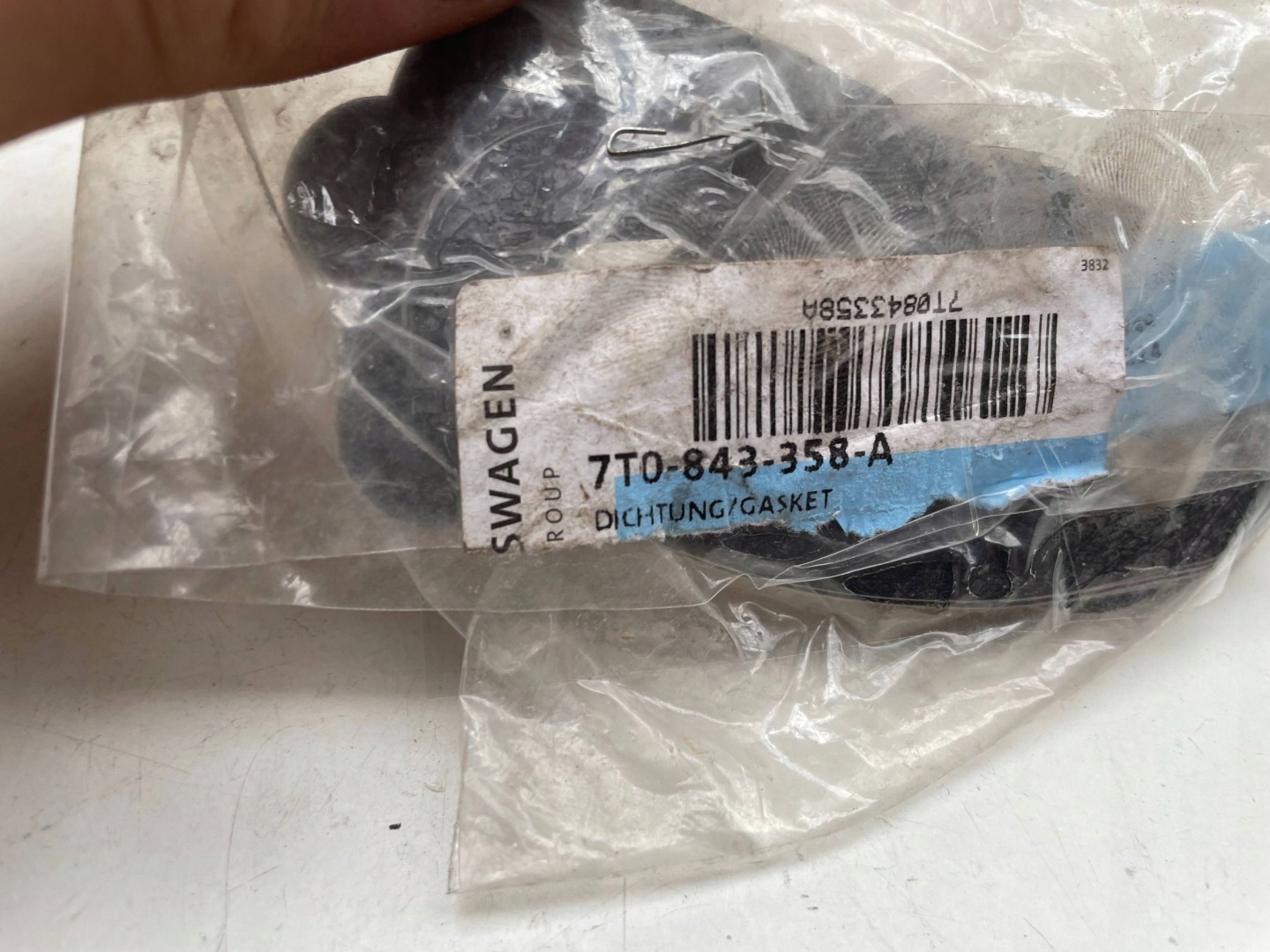 VW AUDI Joint SAMOPRZYLEPNA 7T0843358A CENA ZA SZTUKE !J