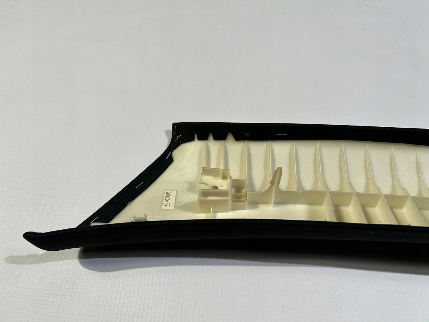 side cover panel slupka A right right Dodge Challenger 2015