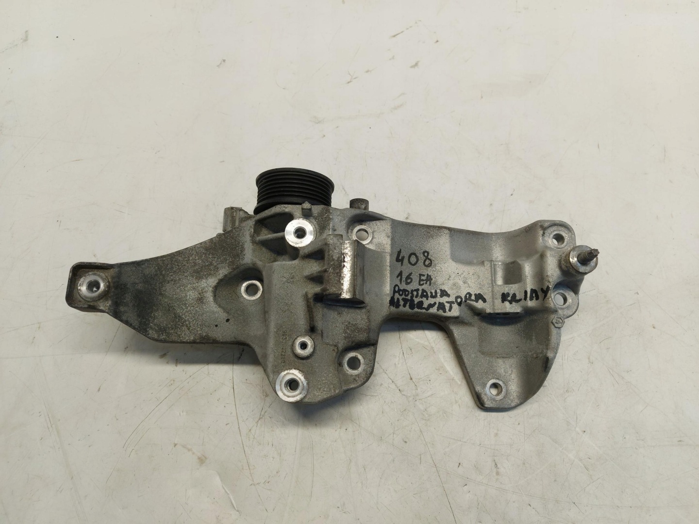 Peugeot 408 GT P54 supporto alternatore 9833032280