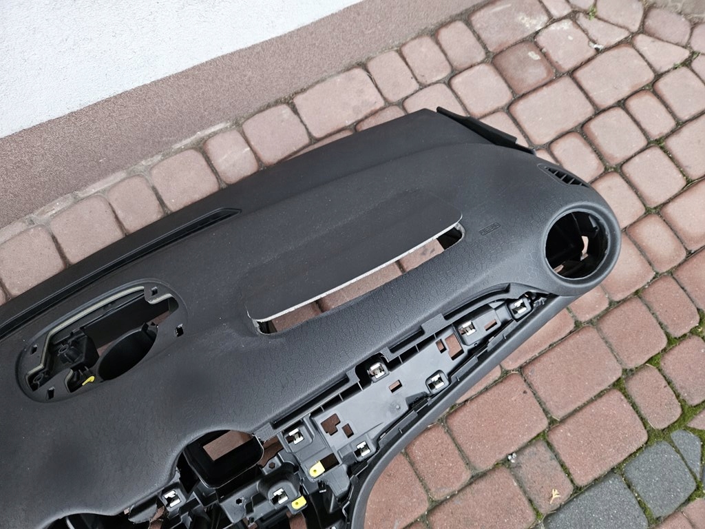 dashboard console airbag wystrzelona EUROPA Opel ADAM