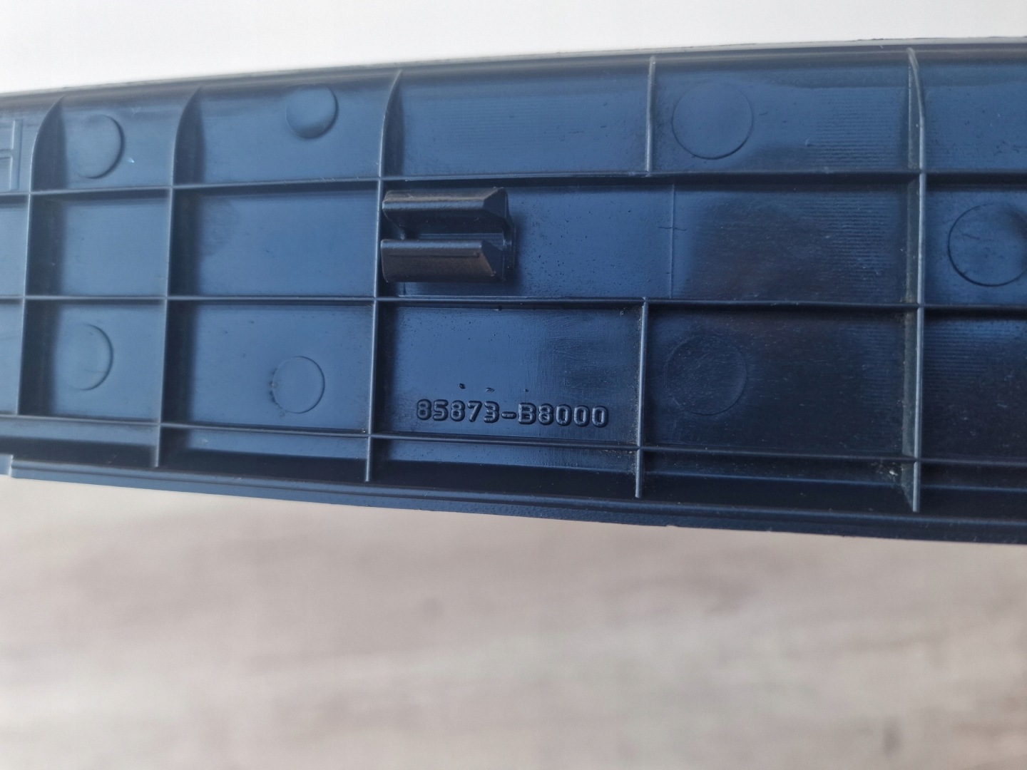 HYUNDAI SANTA FE 12-18 left moulding threshold front