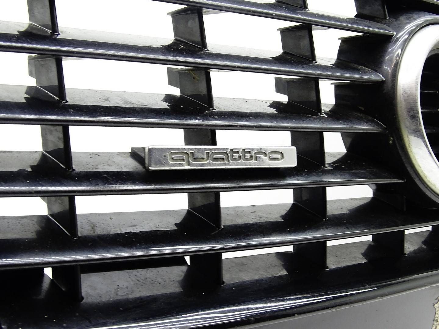 Grille Pare choc Radiateur S-LINE AUDI A4 B7 8E0853651J