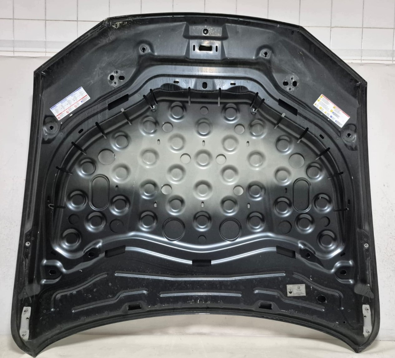 MASERATI LEVANTE 16- cofano