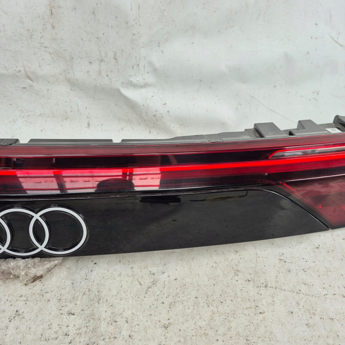 AUDI Q8 4M8 LIFT 24- light rear part rear cap LED 4M8945095BA