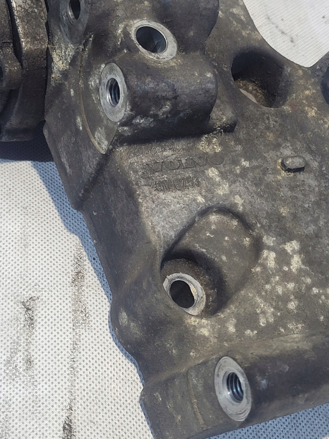 supporto alternatore OE 9146253 VOLVO V40 e 1 99r 1.6B