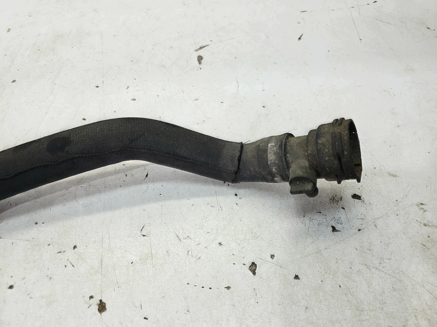 prijenos cijev crijevo vode AUDI A6 C6 LIFT 2.0 TDI 4F0121055AD