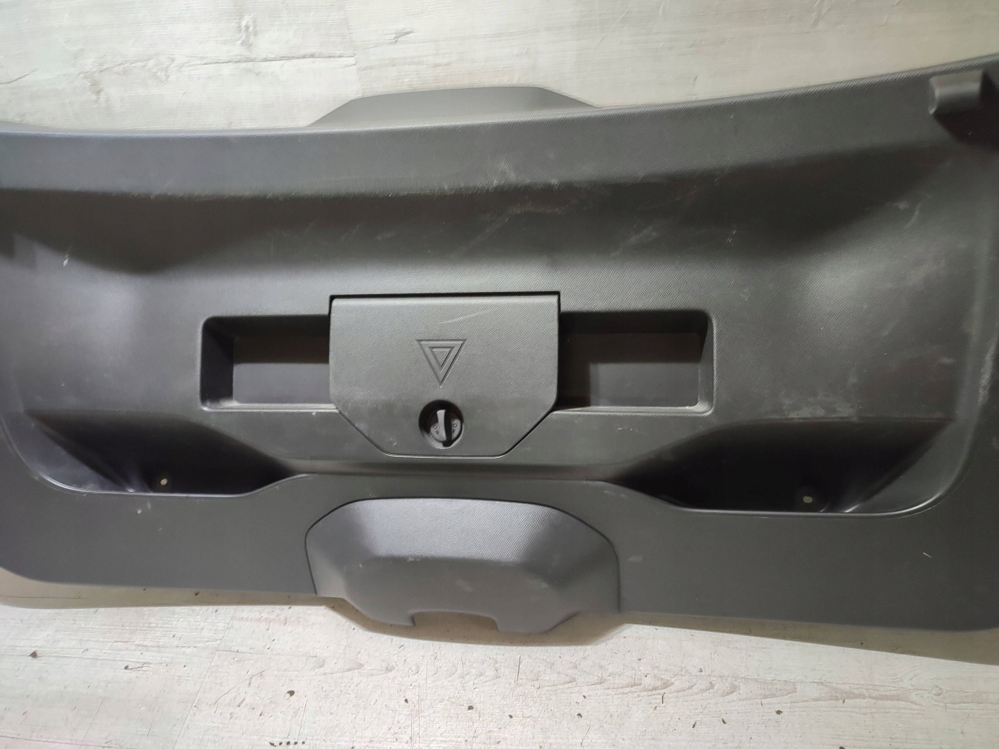 Peugeot 2008 II 2020 side bonnet