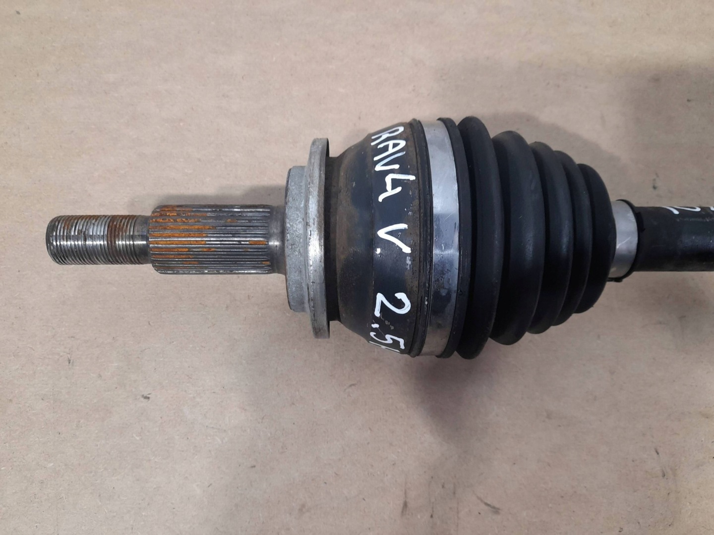 Toyota RAV 4 2,5 Hybrid semi-axis front right DA76R (A653)