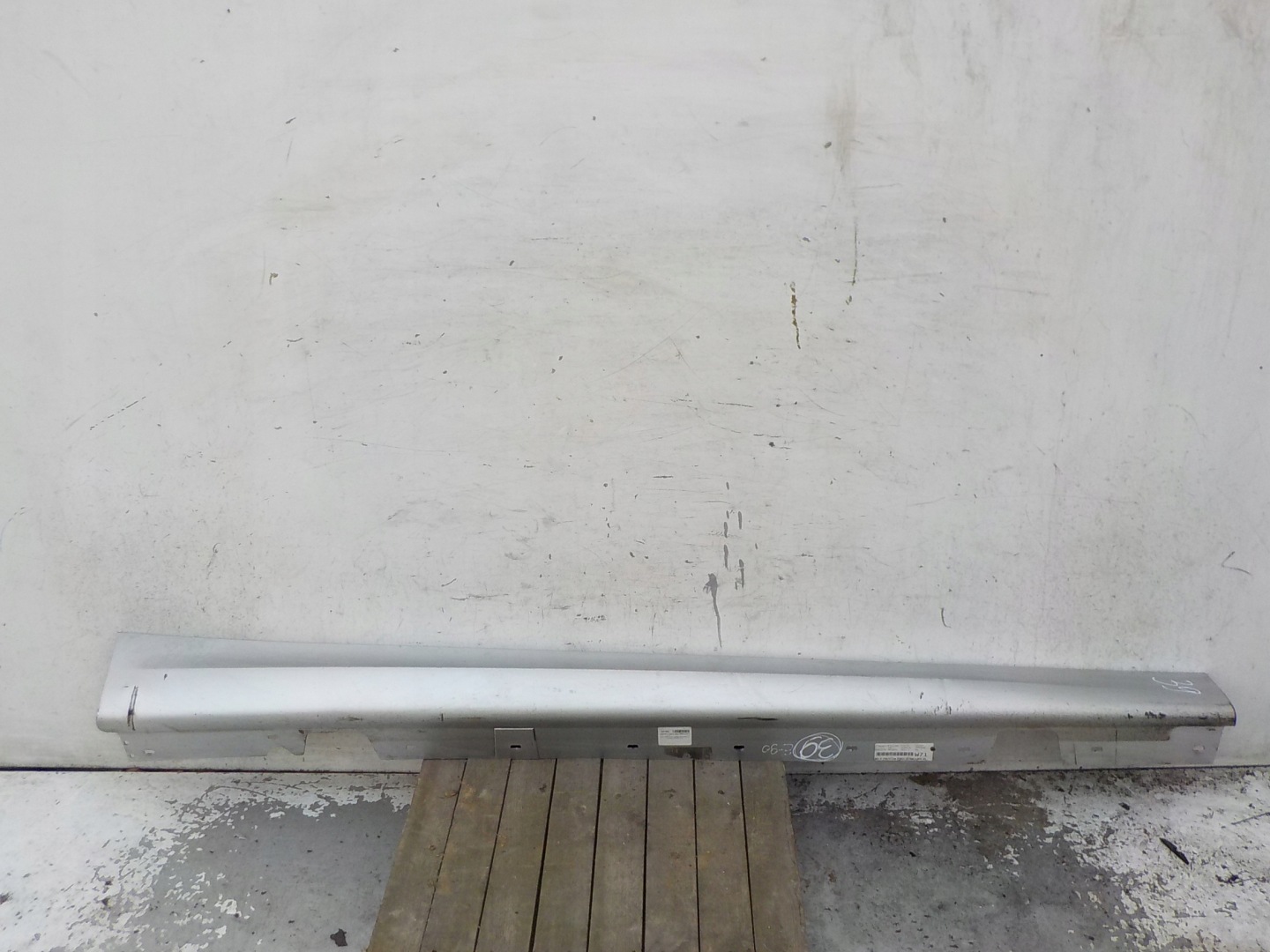 39 BMW 3 E90 moulding cap threshold right