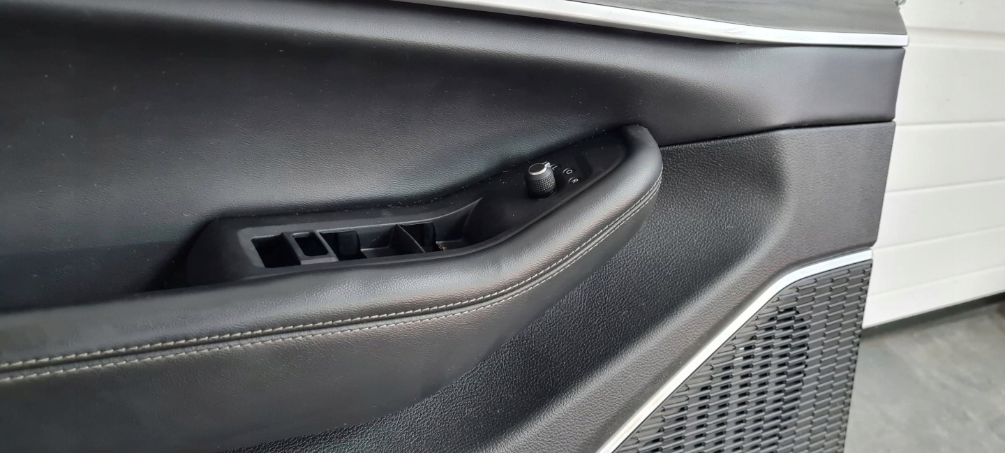 Jeep Grand Cherokee WL 2022 side upholstery door left front KROTKI