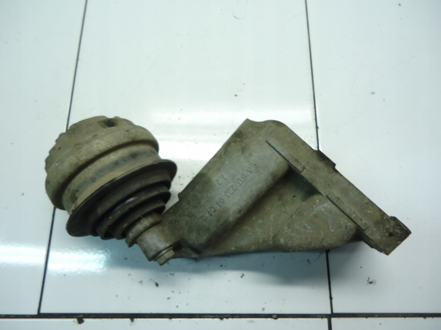 MERCEDES W211 3.2CDI airbag engine mount A6132230404