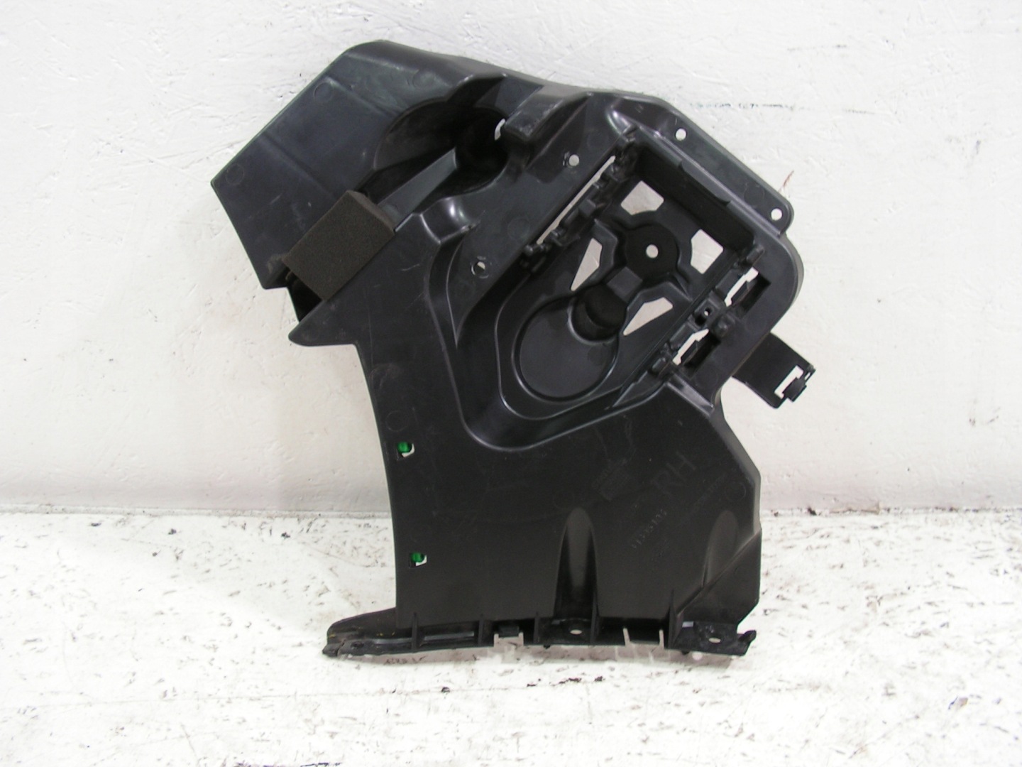 Volvo V40 XC40 bumper bracket right rear part 31395104