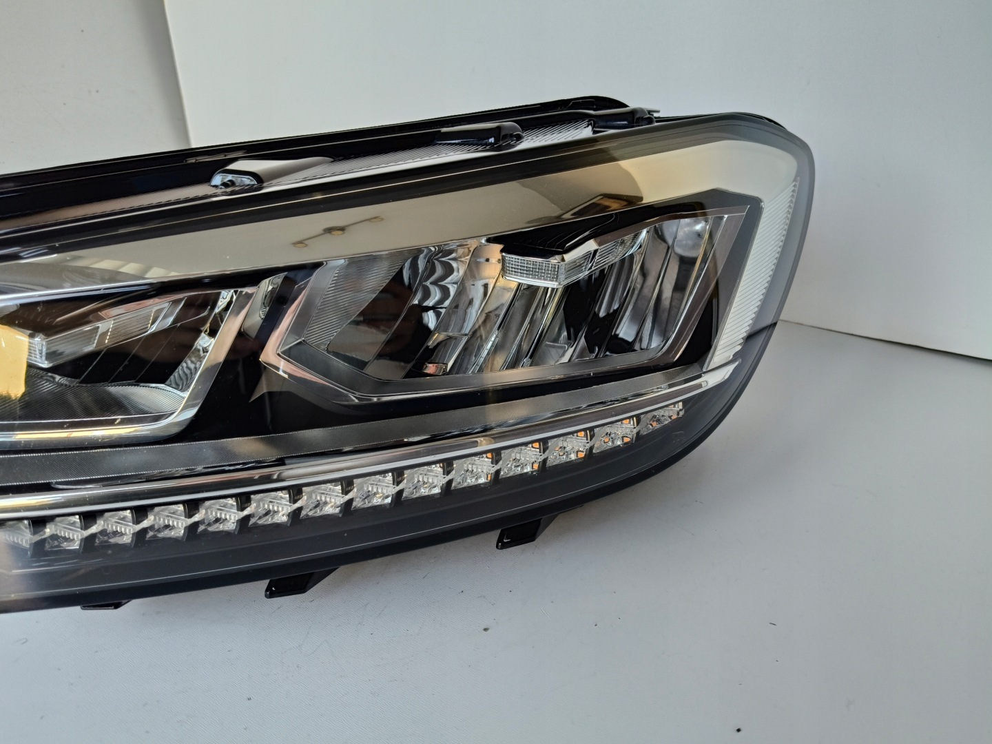 light left REFLEKTOR VW TOURAN 5TA 16- FULL LED