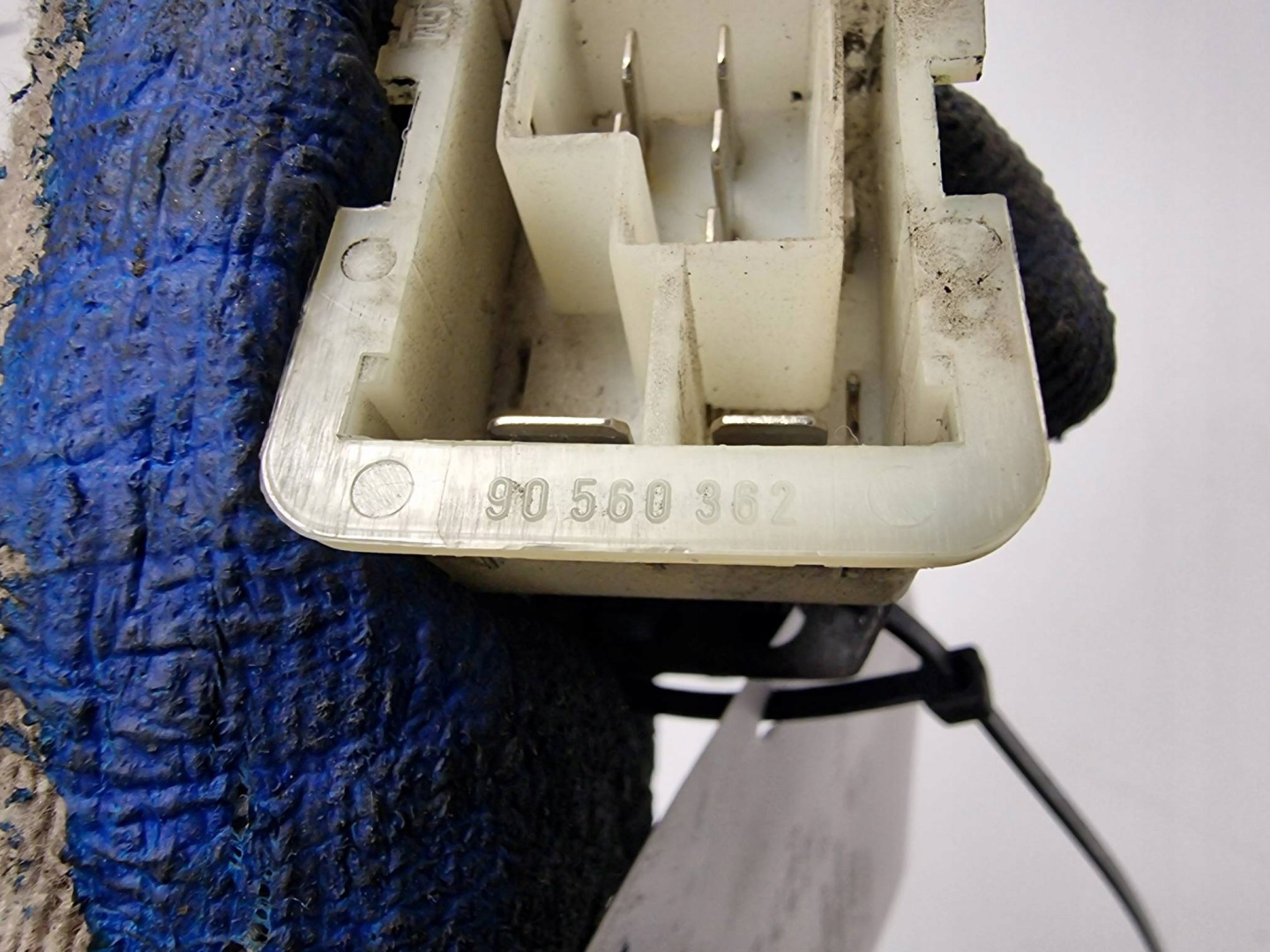 resistor, rheostat, regulator 90560362 OPEL ASTRA G