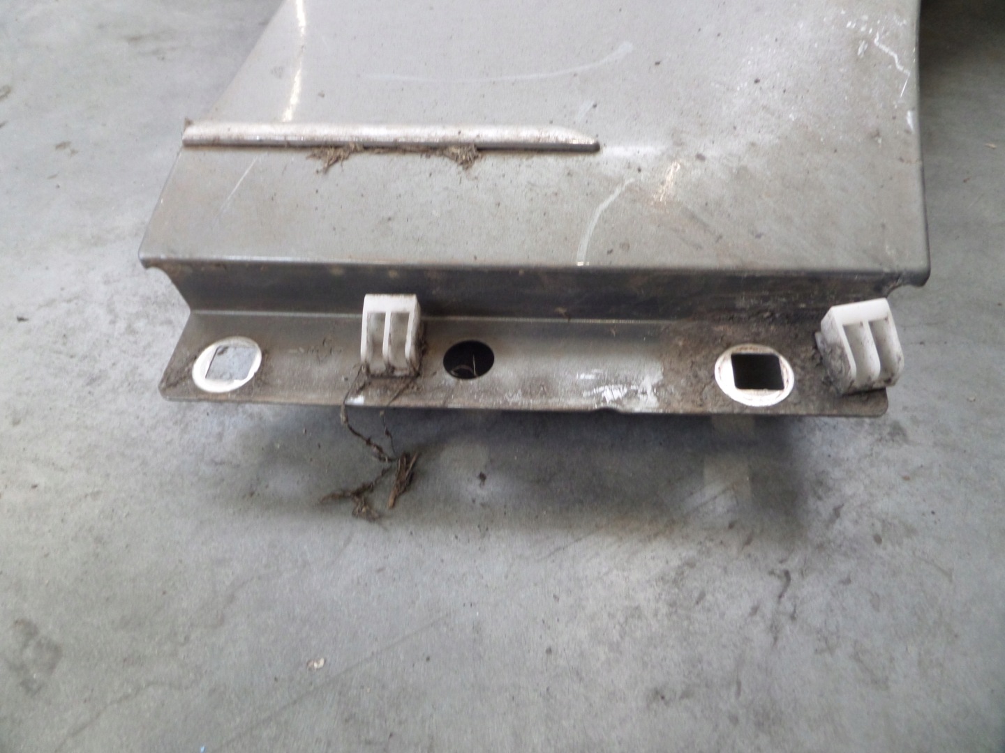 MERCEDES W212 fender front right SREBNY