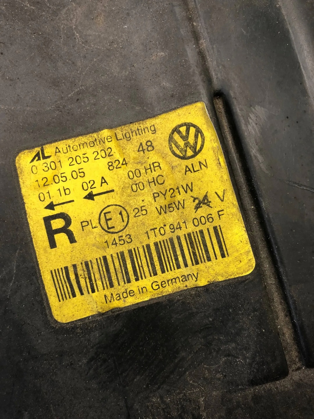 light right front VW TOURAN 1T0941006F