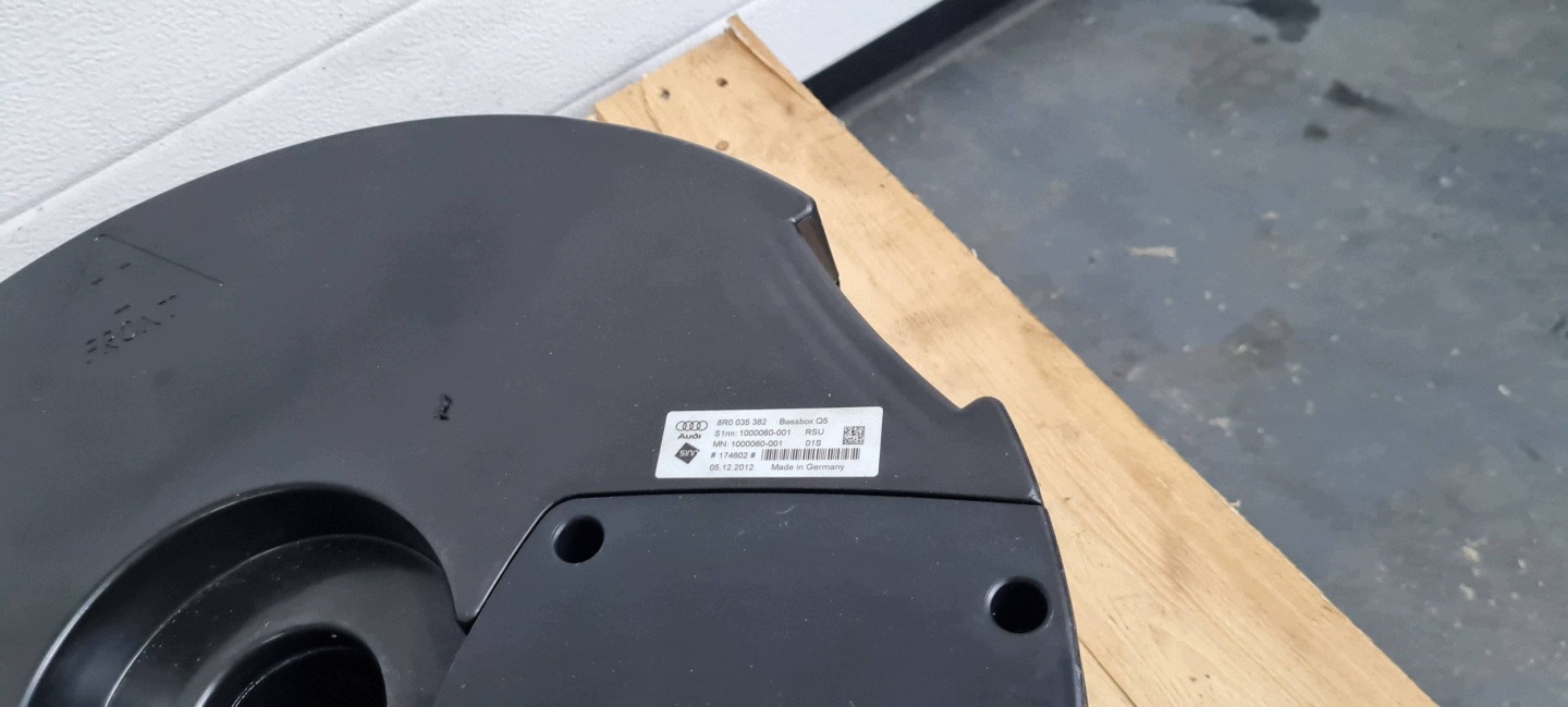 Q5 8R LIFT speaker SUBWOOFER subwoofer BASOWY boot 8R0035382