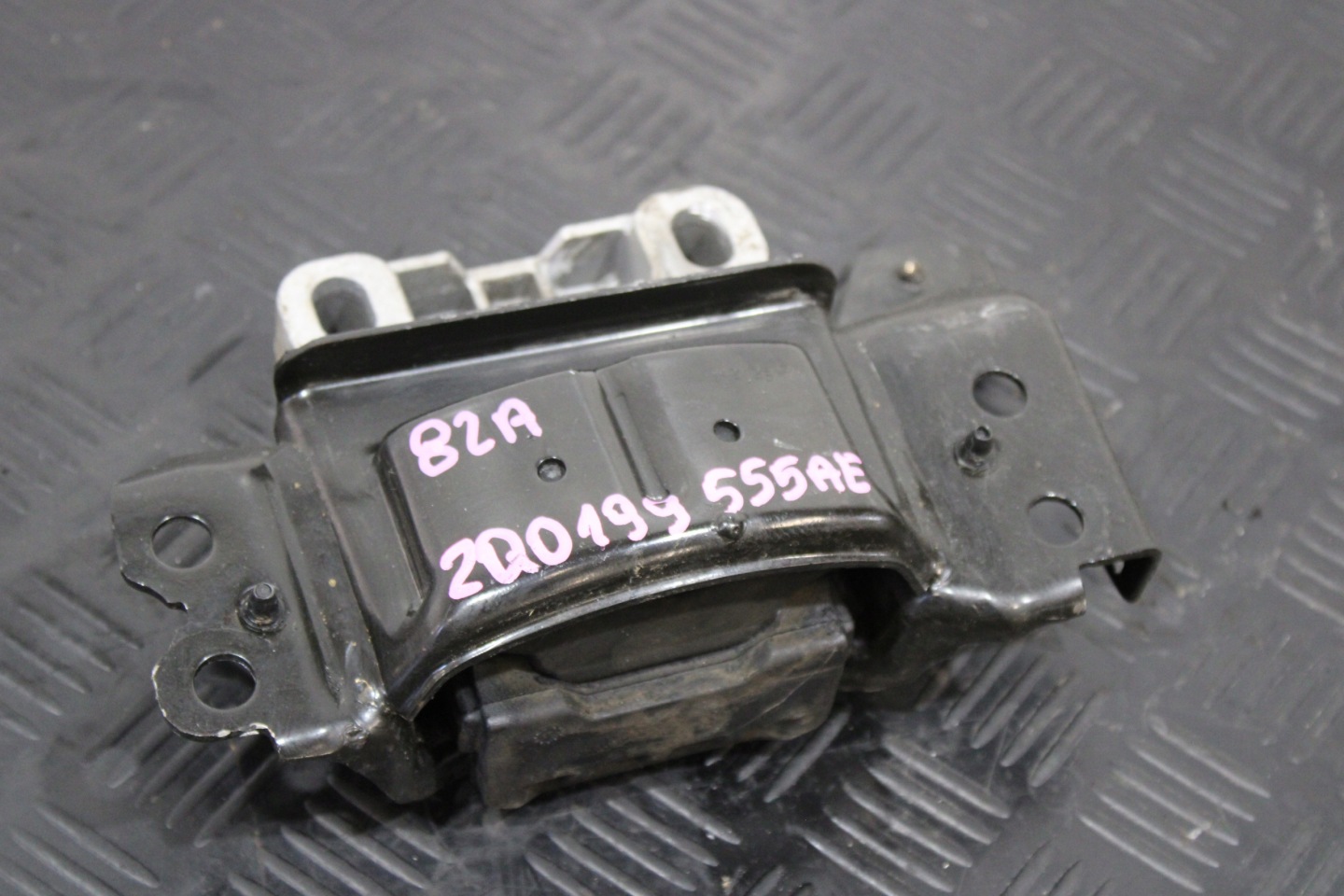 holder engine mount 2Q0199555AE AUDI A1 II 82A
