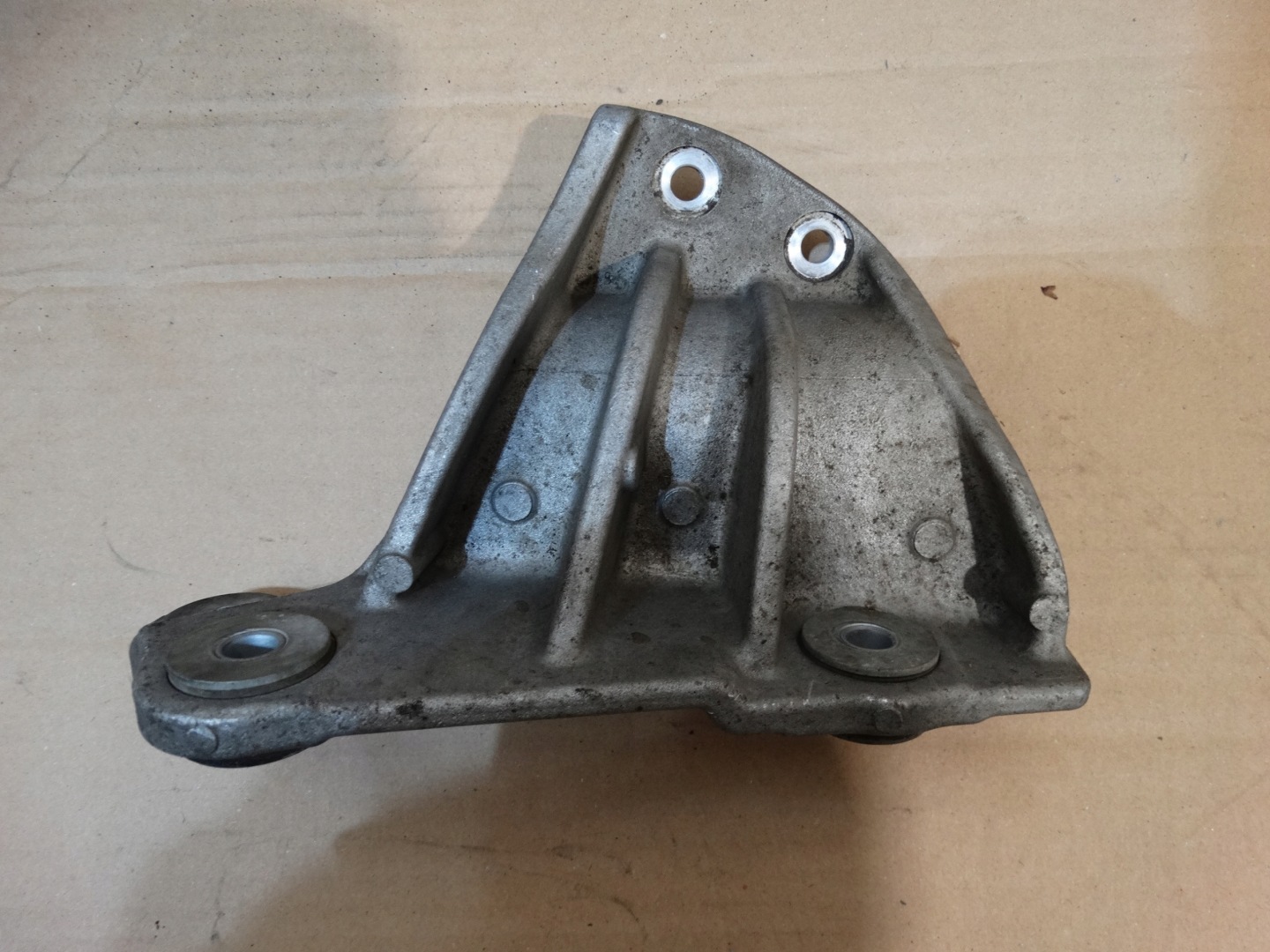 parfait état support catalyseur MASERATI LEVANTE 1 9