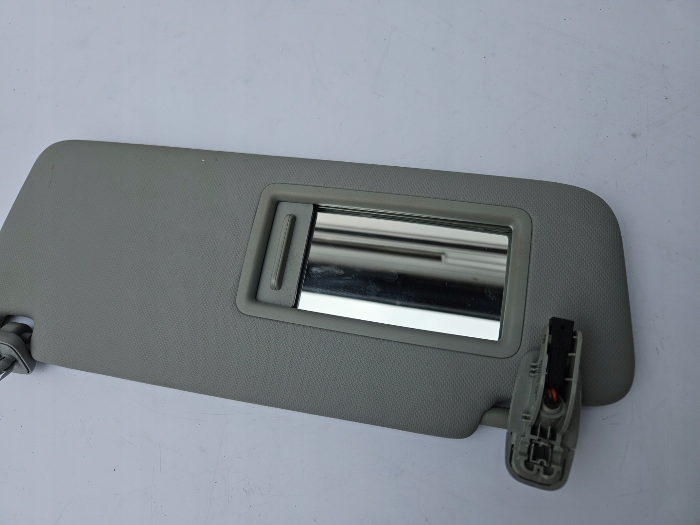 cover PRZECIWSLONECZNA left driver´s AUDI A4 B9 8W grey USA visor