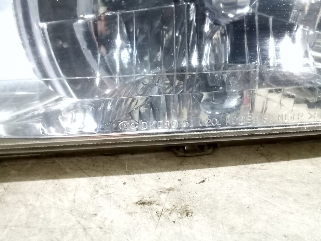 Kia Sportage and lift light left front front