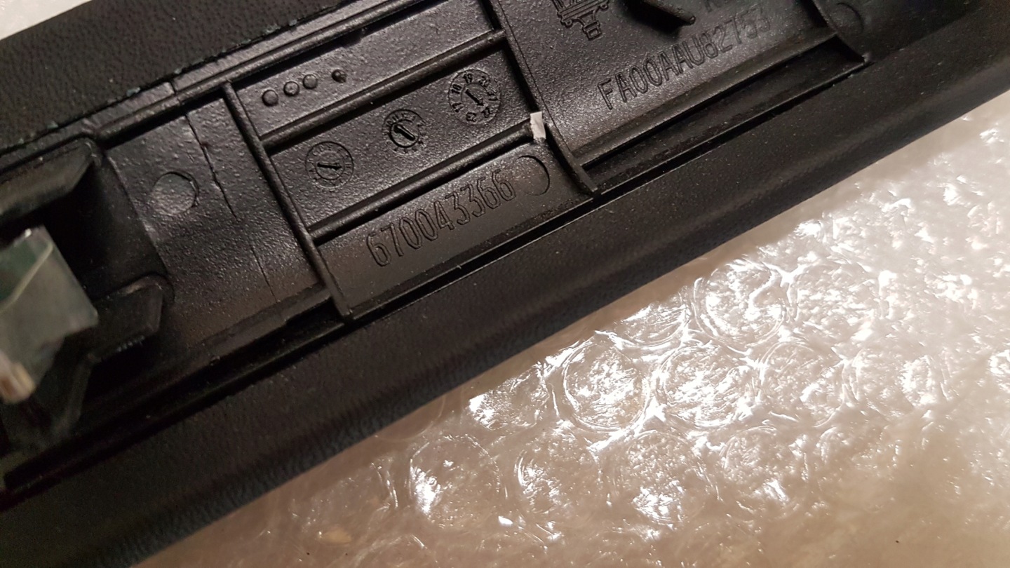 moulding below KONSOLE MASERATI LEVANTE 670043366