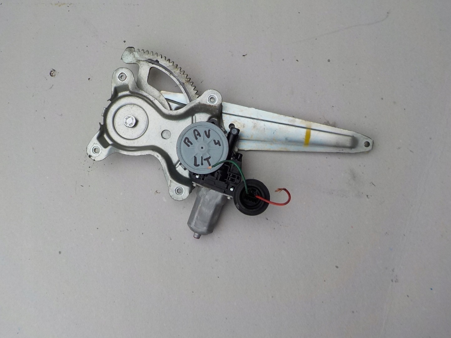window regulator left rear part toyota rav4 III 2008r