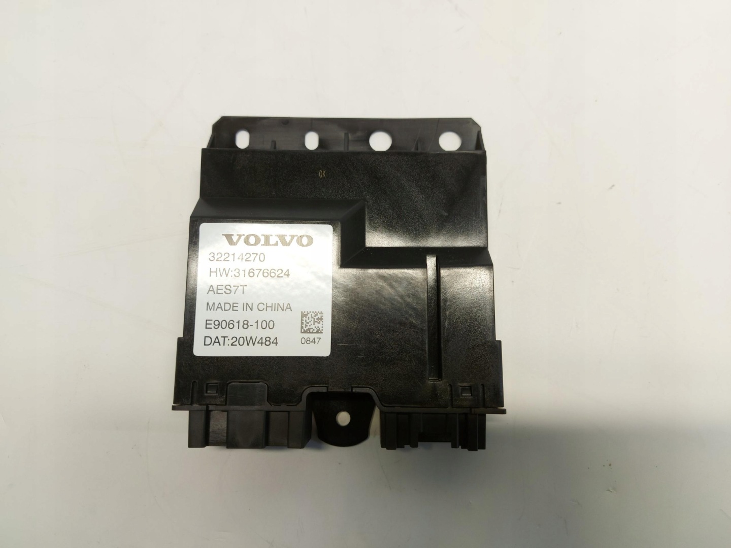 Volvo XC60 II 2020 module control unit bonnet boot rear part 32214270